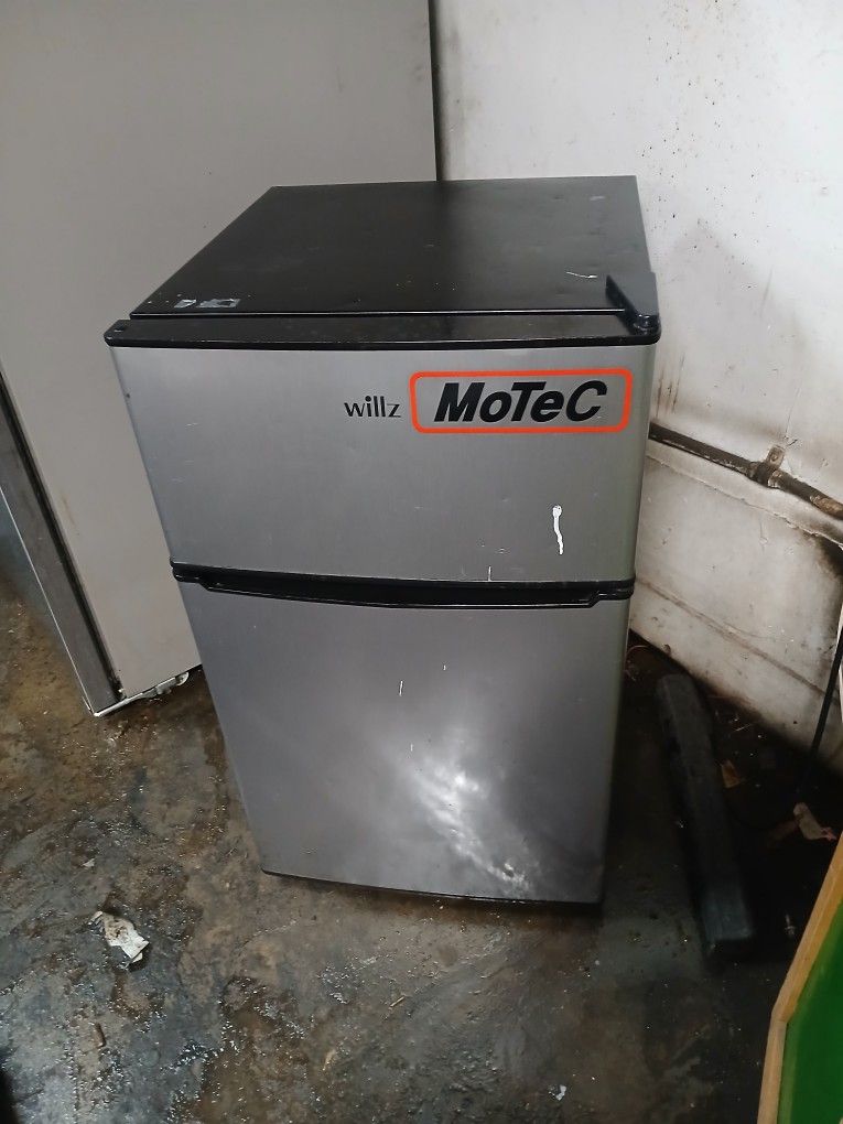 Refrigerator good condition like New$85