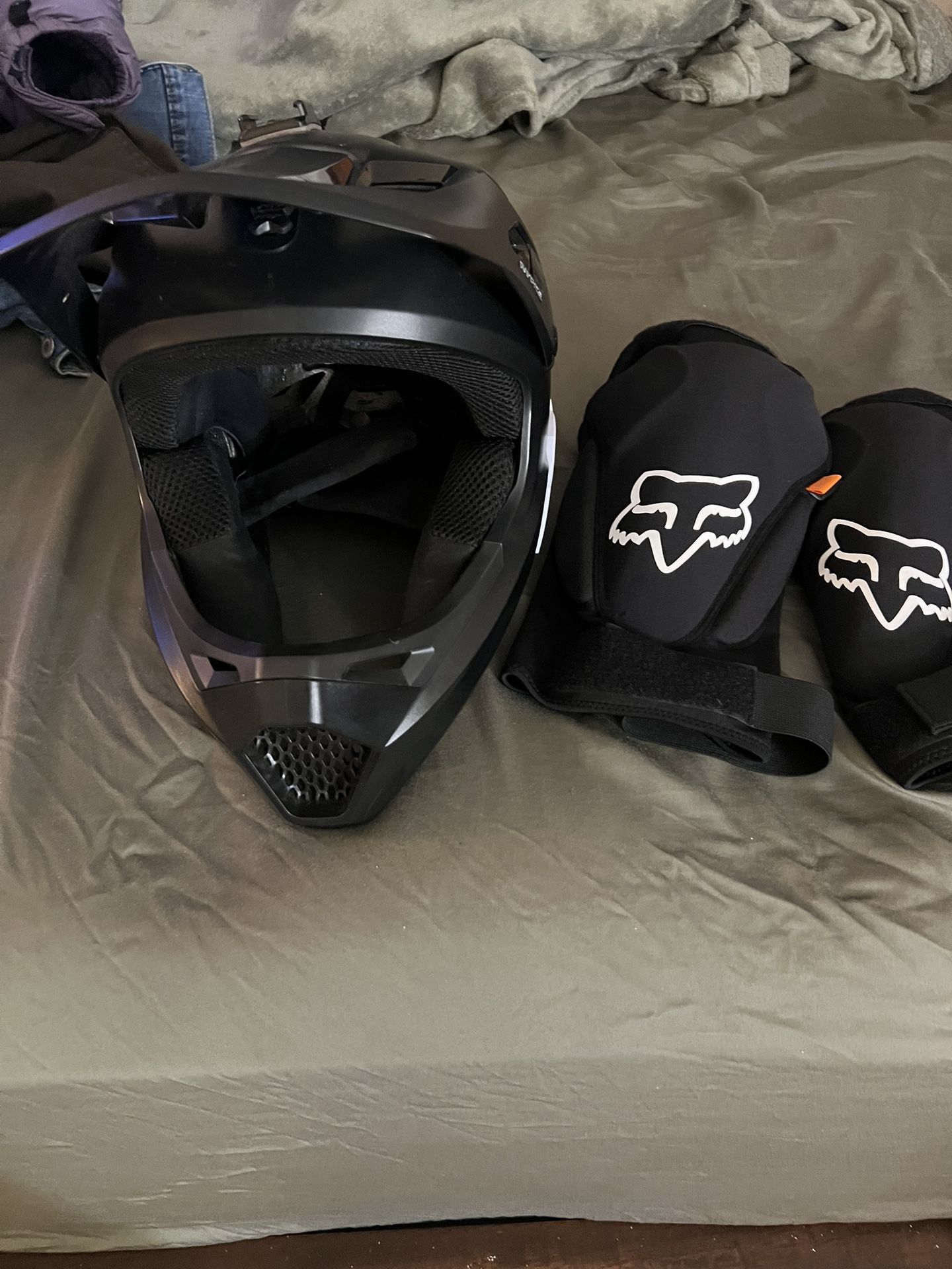 Fox Racing Rampage Helmet/ Knee Pads Sz L