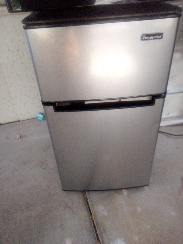 Magic Chef Refrigerator