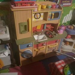 2 Play Kitchens With Dishes/Food