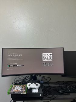 Xbox One X - 2 Controllers and games