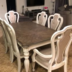 6 Seat Farm Style Dinning Table