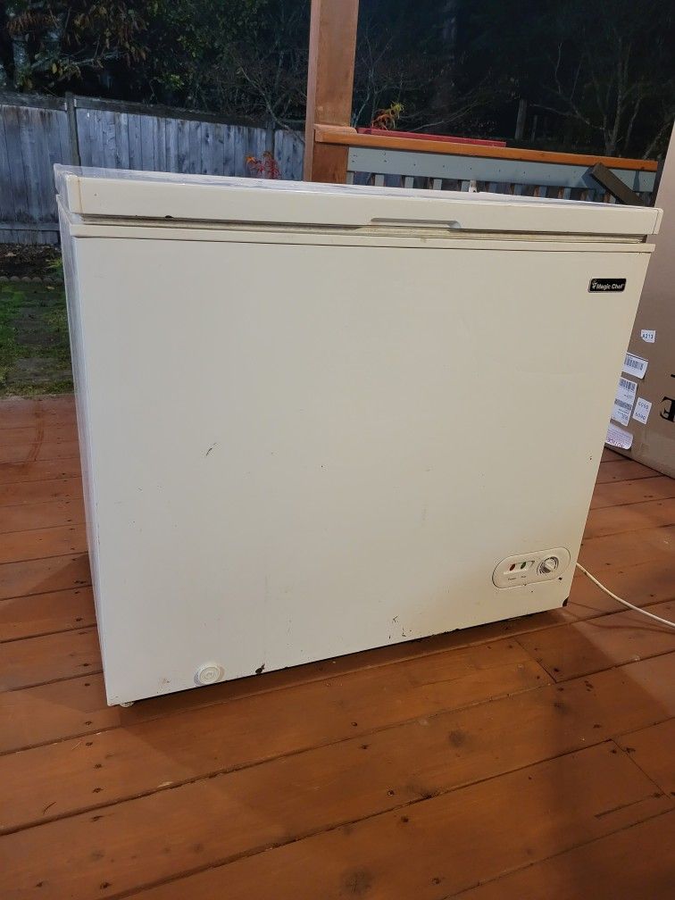 Magic Chef 6.9 cu. ft. Chest Freezer in White
