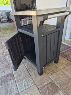 Patio grill table