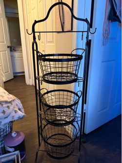 Basket stand