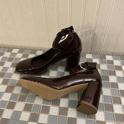 Small Scratch As Seen In Last Photo On The Back One Heel New Never Worn Women’s Size 9 Madden Girl Brown Patent Leather Shoe With 3 1/2 Inch Heel