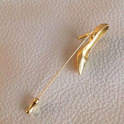 Gold plated high heel stick pin