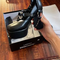 Lomoda Platform Heels