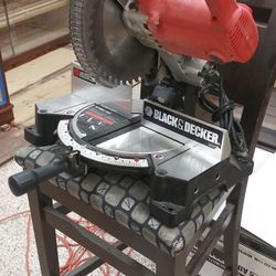 Black Decker And Delta Machine Saw