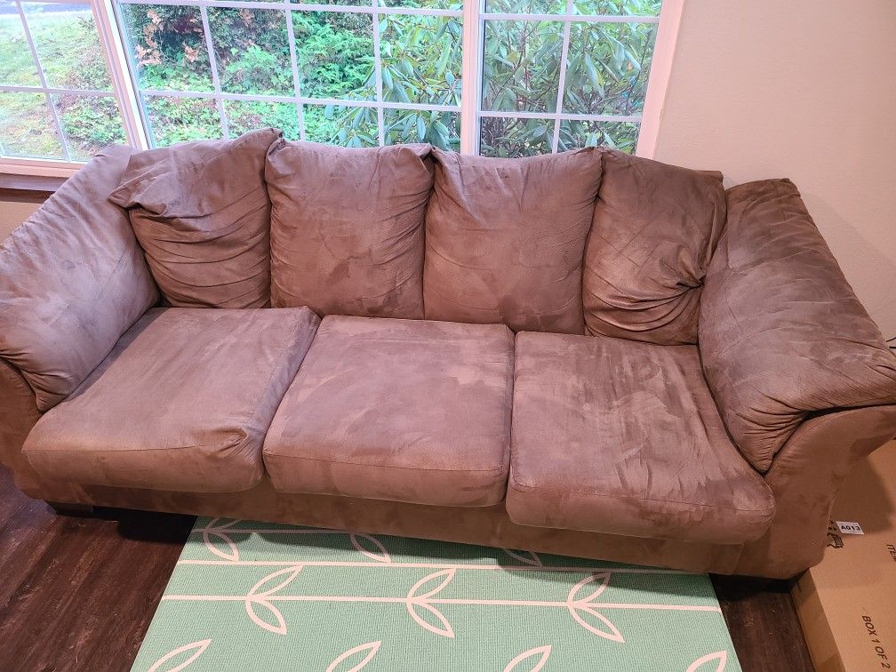 Matching Couch And Love Seat