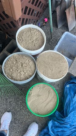 4 containers of sand