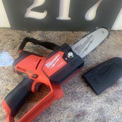 Milwaukee M12 FUEL 6 in. 12-Volt Lithium-Ion Brushless Electric Battery Pole Saw Pruning Saw HATCHET (Tool-Only)