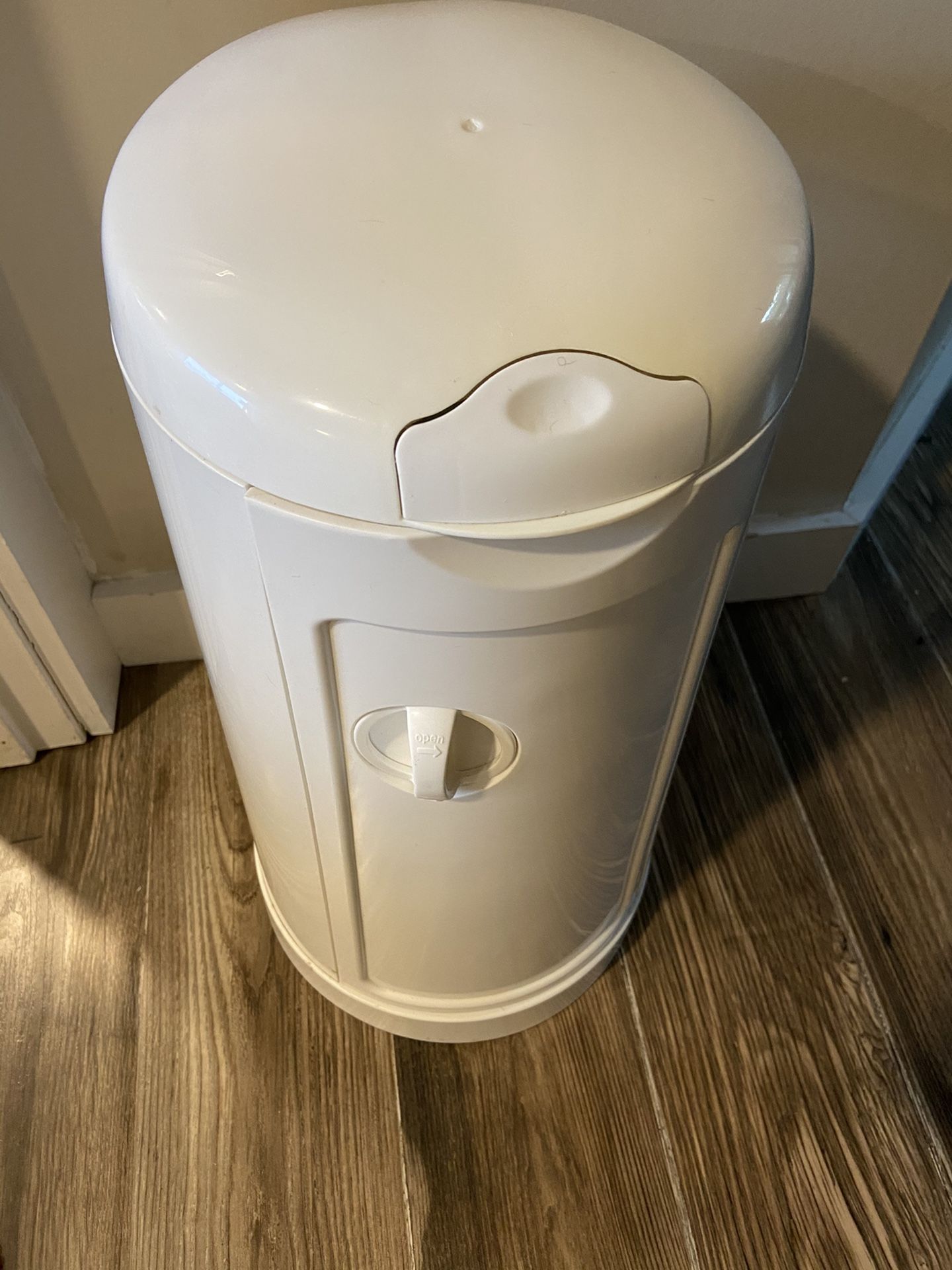 Munchkin diaper genie