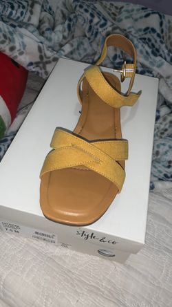 STYLE AND CO SANDALS