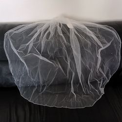 Brand NEW/ Never Worn Elegant White Bridal Wedding Veil With Swarovski Crystals