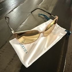 Woman sunglasses 🕶️
