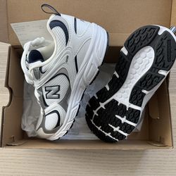 New Balance 408 – Women 8 / Men’s 6.5– White/Silver