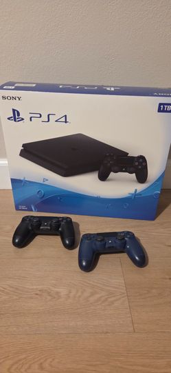 PS4 and Controllers