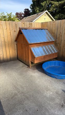 Chicken coops and run