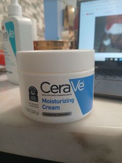 Moisturizing cream CeraVe