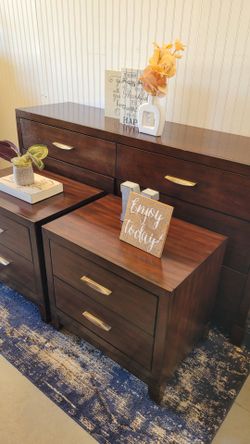 BEAUTIFUL DRESSER SET