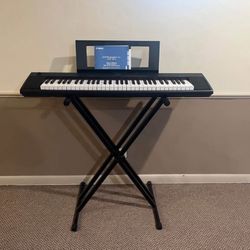 Yamaha Piaggero NP-12 61 Key Portable Keyboard with stand