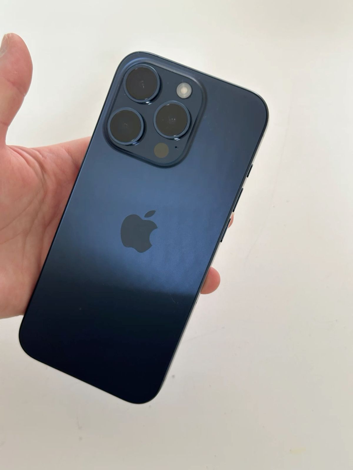 Buy an iPhone 15 Pro Max – Get FREE Apple Watch SE!