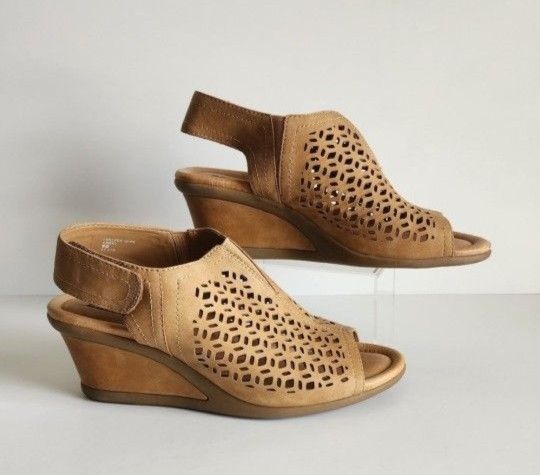 Earth Cascade Wide Camel Women's 9D Suede Leather Wedge Sandals