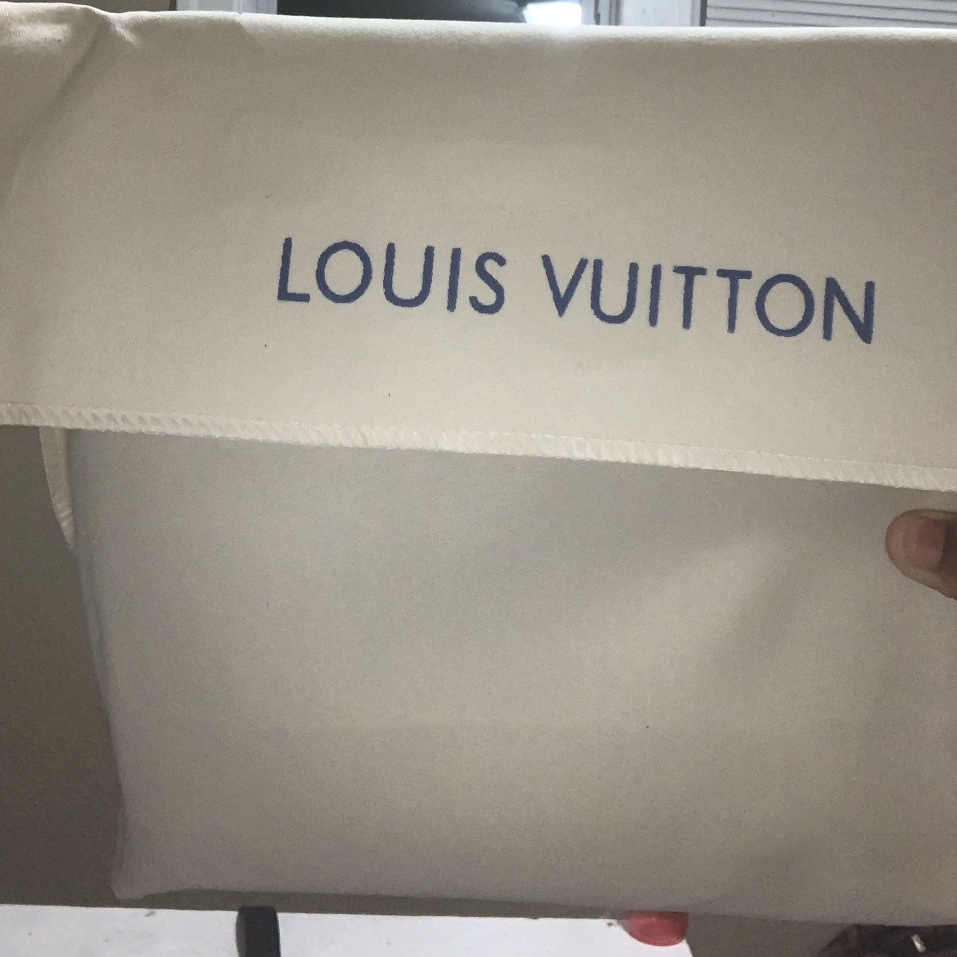 Louis Vuitton Messenger Bag, Black Men’s Crosswear