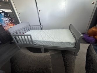 Delta Canton Toddler Bed w/ Matress