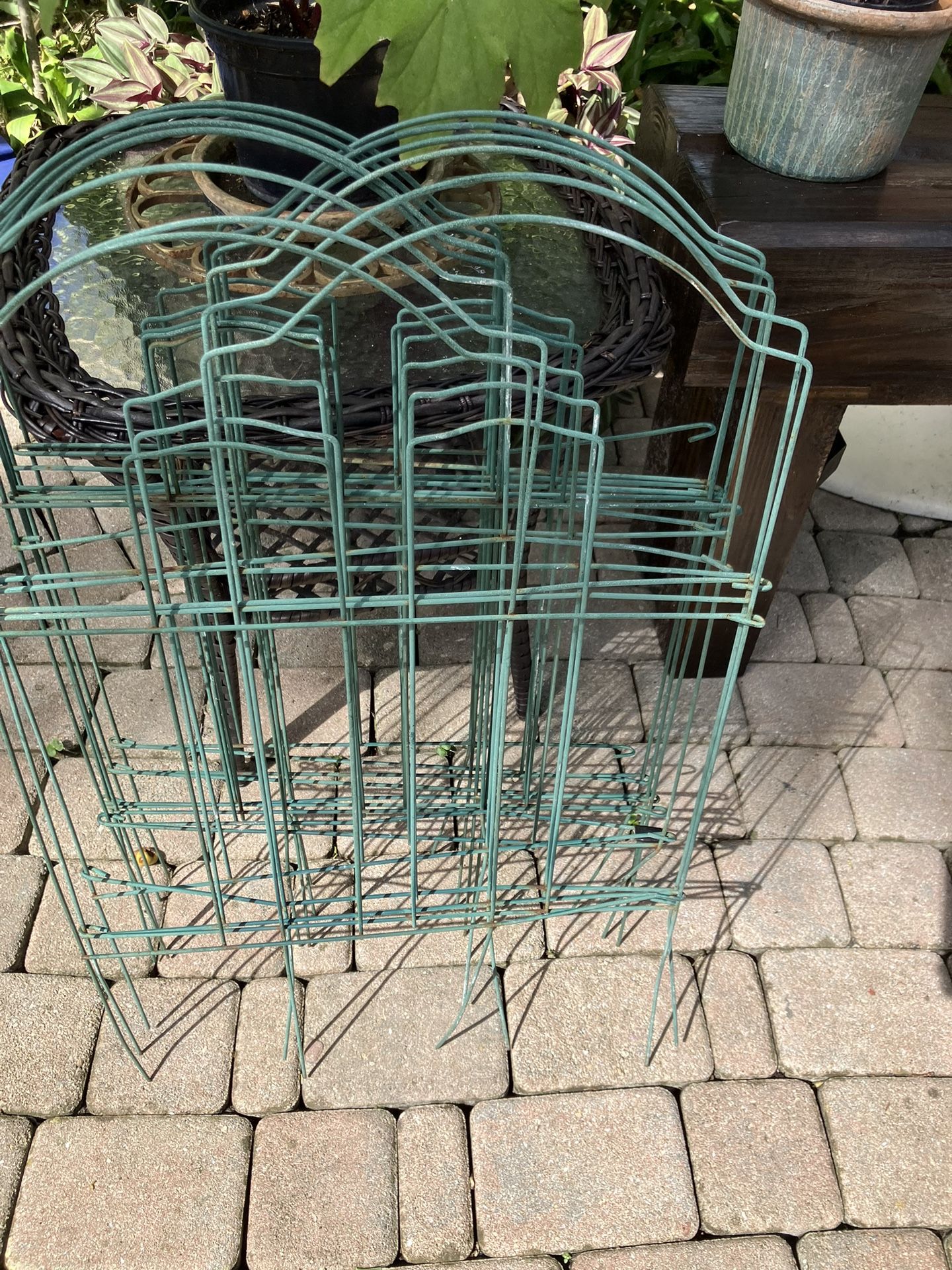20’ Vigoro Cathedral Wire Garden Fence: 28”H x 17.5”W