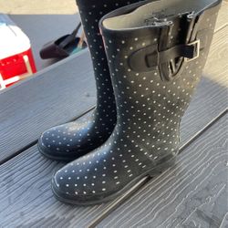 WOMEN RAIN BOOTS  SIZE 7 