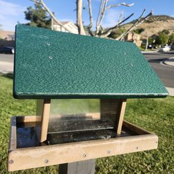 Chirp bird feeder house