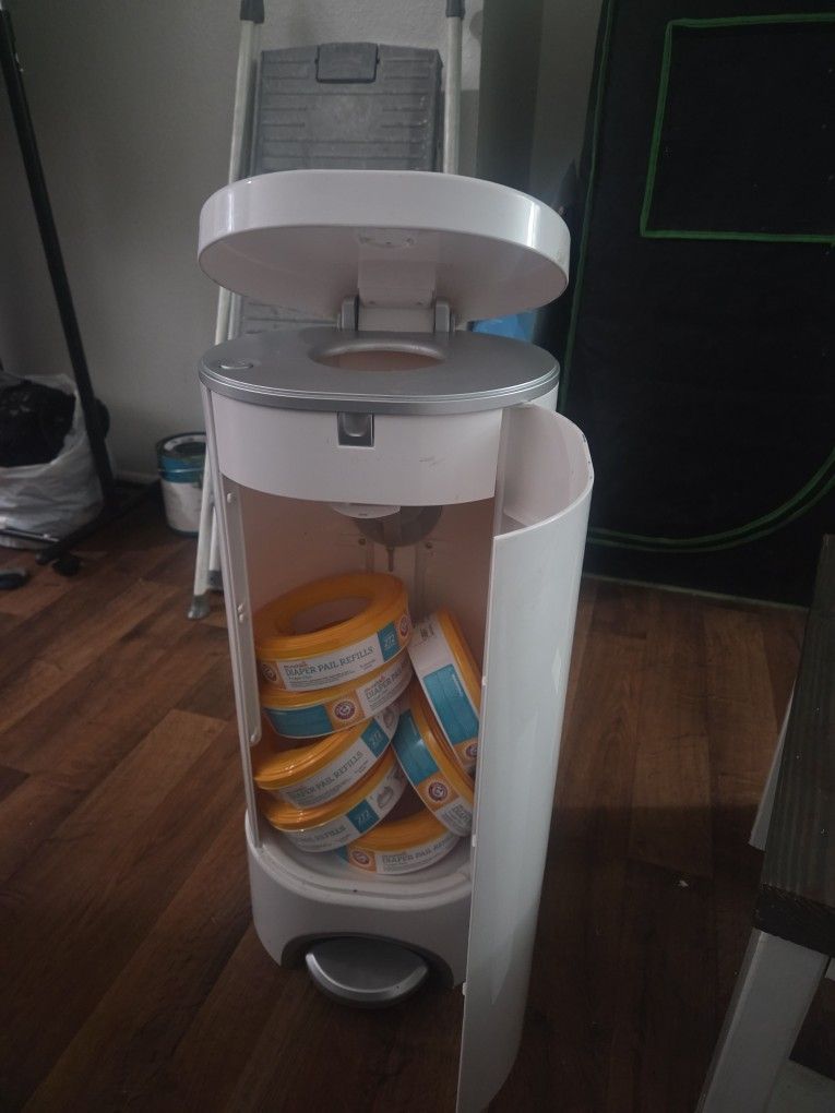 Munchkin Diaper Pail