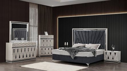 WINTER SALE LAVISH QUEEN BEDROOM SET 