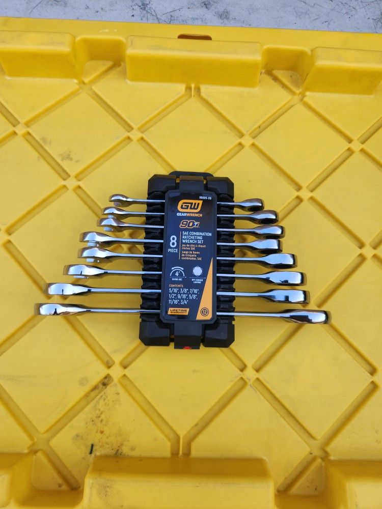 GEARWRENCH
SAE 90-Tooth Combination Ratcheting Wrench Tool Set with Tray (8-Piece)