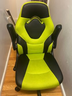 Green and black Ergonomic Gaming chair adjustable and comfortable￼