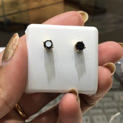 10k Gold 1.ct Diamond Earrings .with Screw Back ..💎💎💎 Special Deal Only Limited Time …stock..