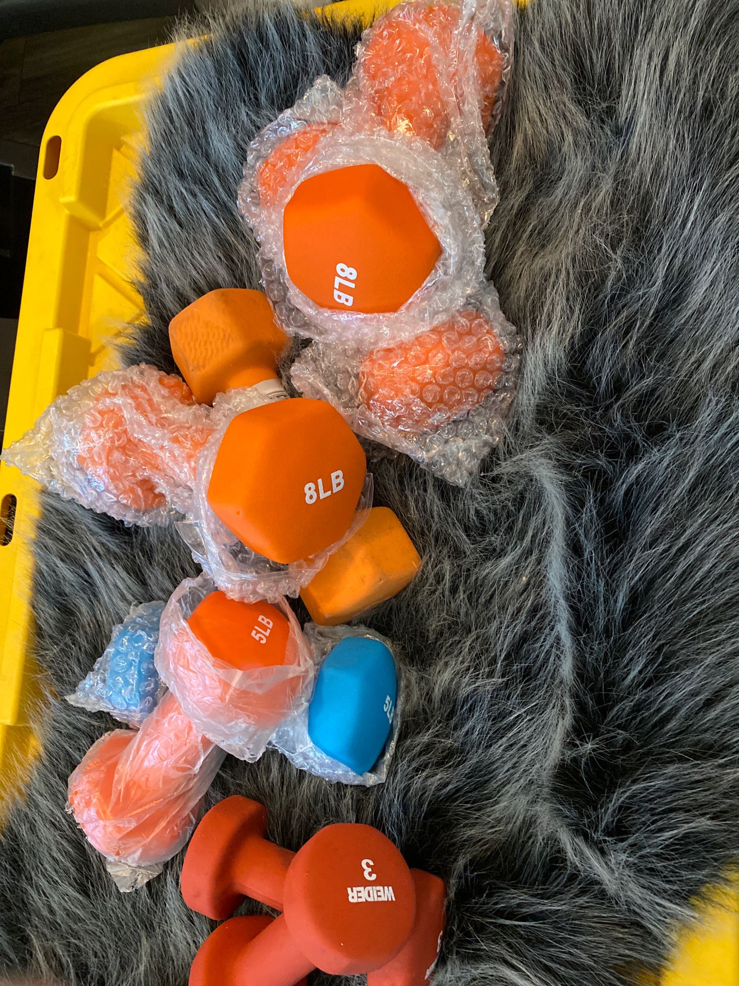 Set of dumbbells. 2 sets of 8lbsREAD DESCRIPTION