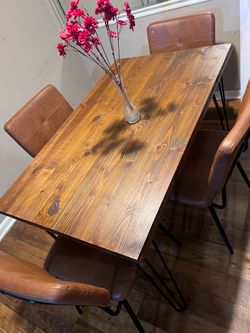 Dining table and 4 chairs