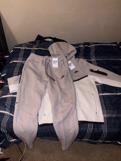 Nike Tech Suit (Beige)