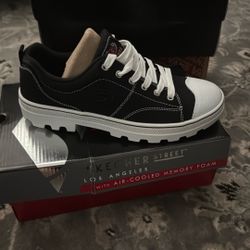 sketchers woman new size 9