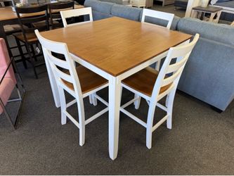 Dining table with 4 stools