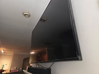 TV Bundle Deal – 4 TVs – All Working Well w/ TV Stands