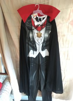 Halloween costume men’s large size vampire Two piece with cape new with tags never worn smoke and pet free home