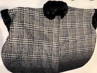 Ellen Reyes Women’s Faux Fur Trim Shawl Size XL Black White