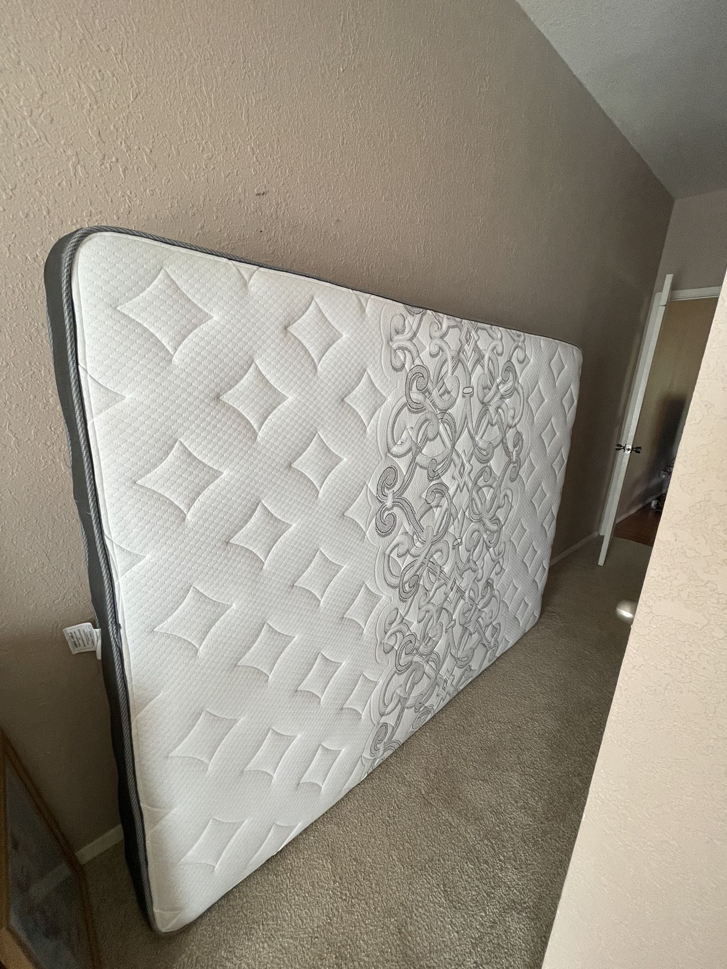 Queen Mattress Like New