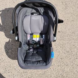 Graco Snugride XL Car Seat