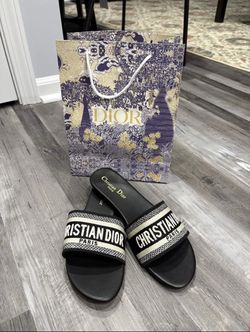 SANDALS D