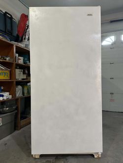 21 cubes Frigidaire freezer